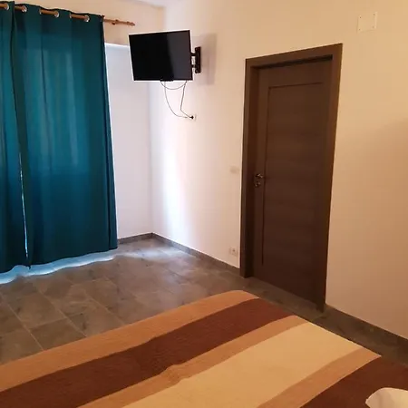B Apartment *